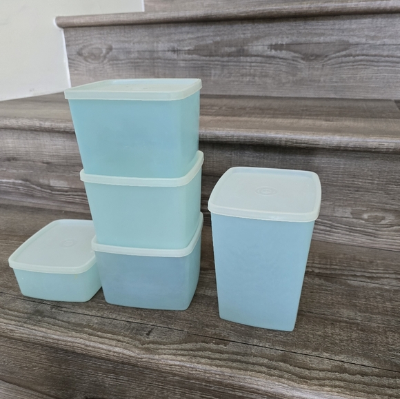 Vintage Tupperware set of 5 various sizes with lids. Pastel blue 1960's - Picture 2 of 8